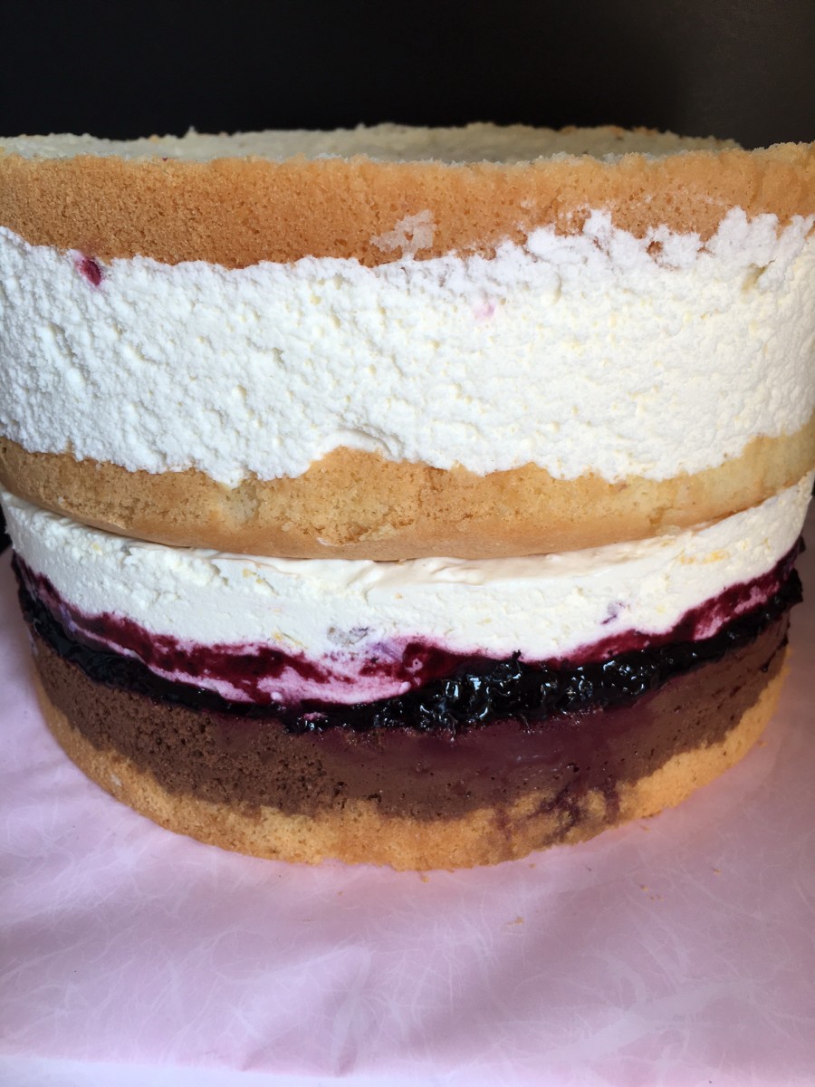 Tort cu bujori decorat in ciocolata