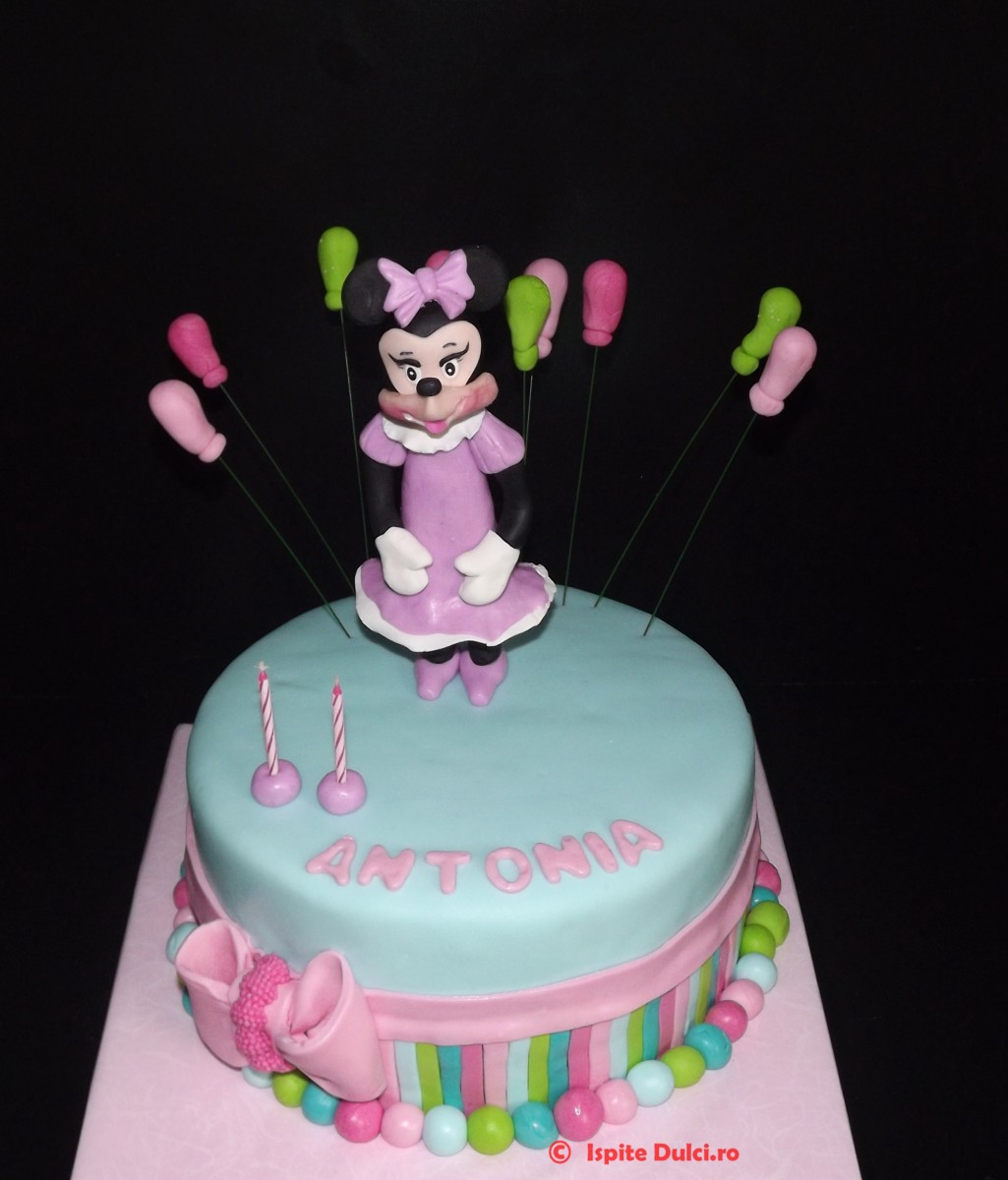Diferite torturi cu Minnie Mouse