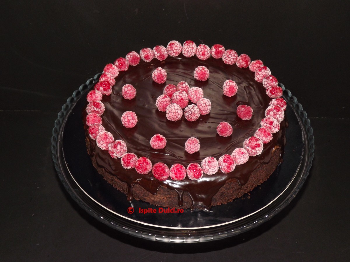 Cheesecake cu ciocolata si sos caramel