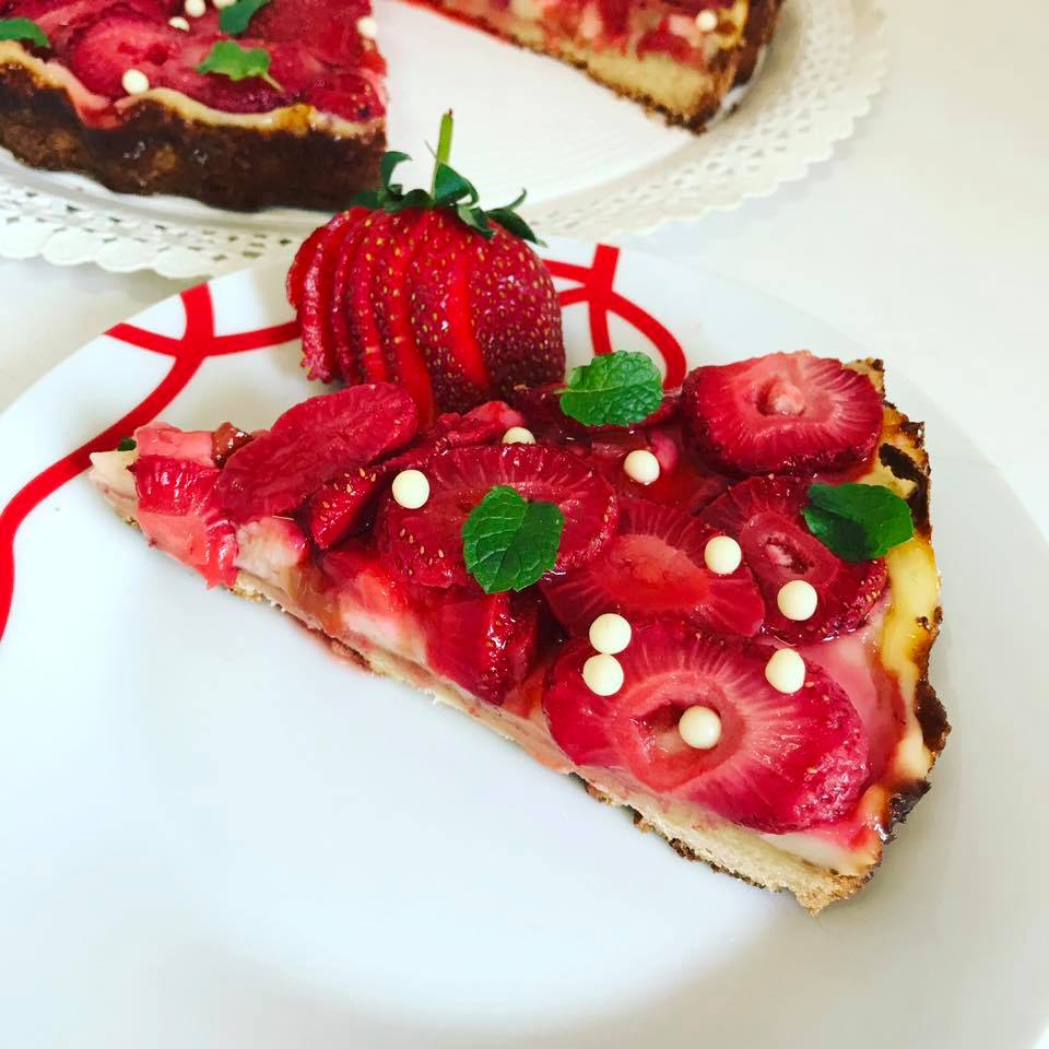Tarta cu rubarba si capsuni