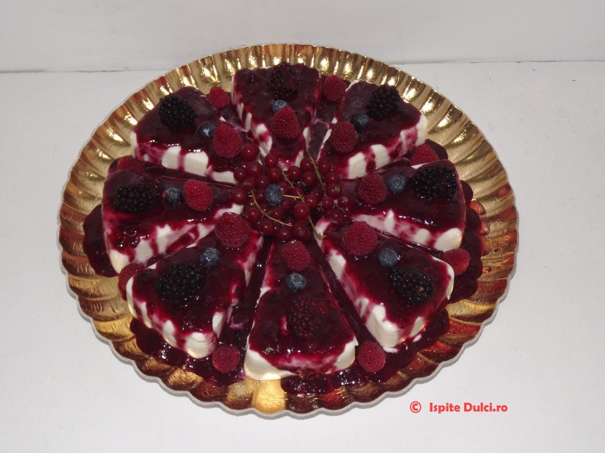 Panna Cotta cu fructe de padure